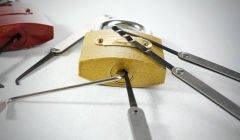how to pick a padlock