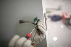 locksmith tech replace door knob